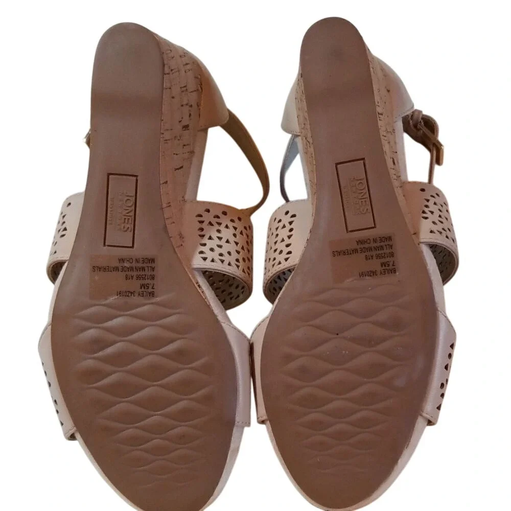 Jones New York‎ Signature Beige Wedge Sanda…